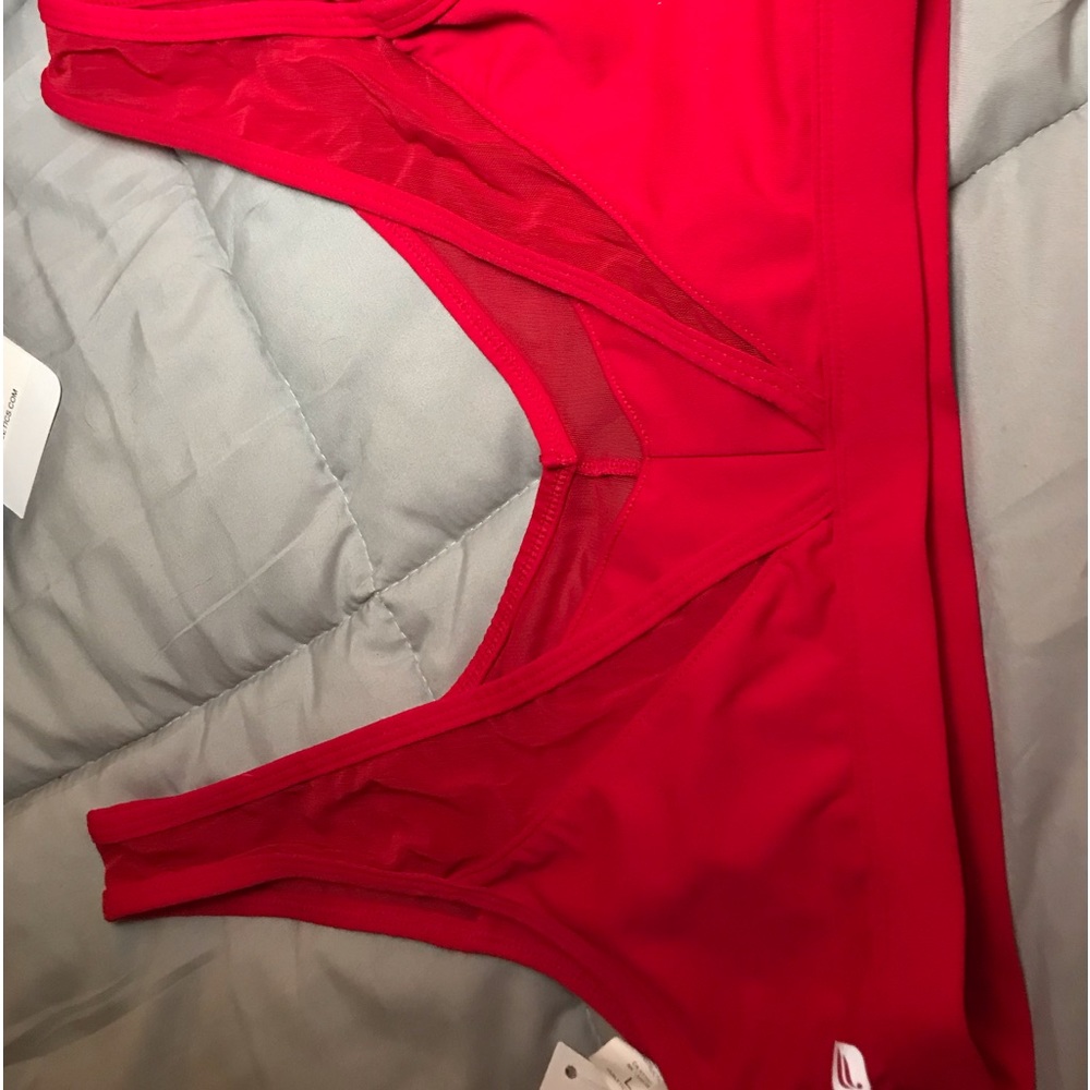 🎀 3/$60 🎀 Fabletics red bra size L